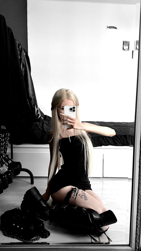 _lia.moon archive image