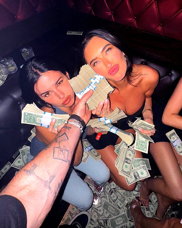 staskaranikolaou instagram image archive image