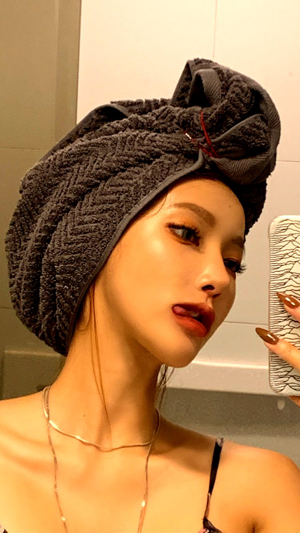Archived image from @heroineseen on Instagram