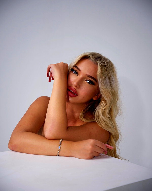 elinmaliaa instagram image archive image
