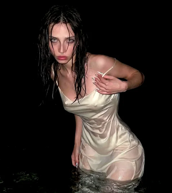 chica.niebla instagram image archive image