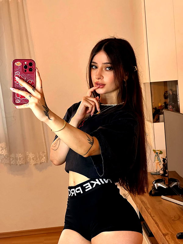 cata.leyah instagram image archive image