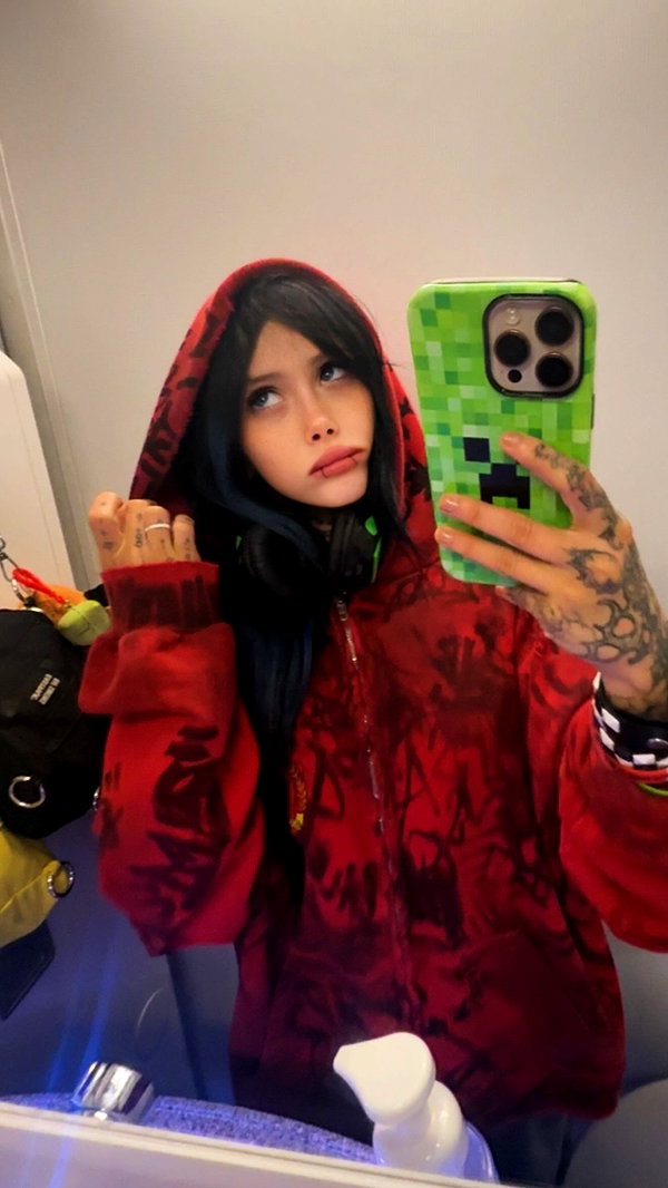 Archived image from @zommmbri on Instagram