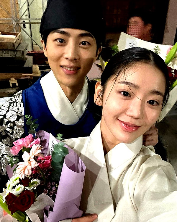 hyeweon__ instagram image archive image