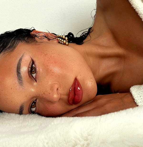 baddiesessence instagram image archive image
