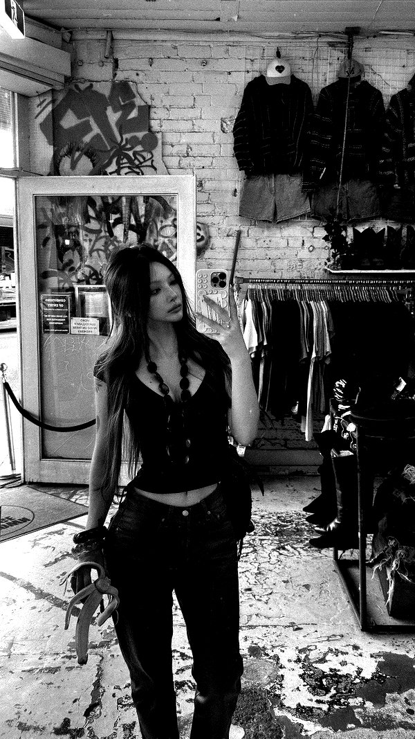 heroineseen archive image
