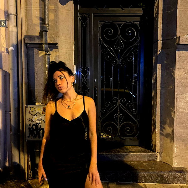 romi_henenson instagram image archive image