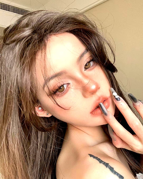baddiesessence instagram image archive image