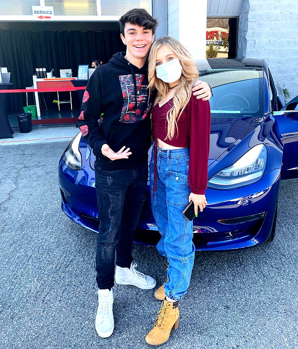 ellianawalmsley instagram image archive image
