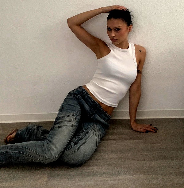 karolinaawasik instagram image archive image