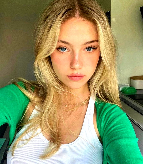 baddiesessence instagram image archive image