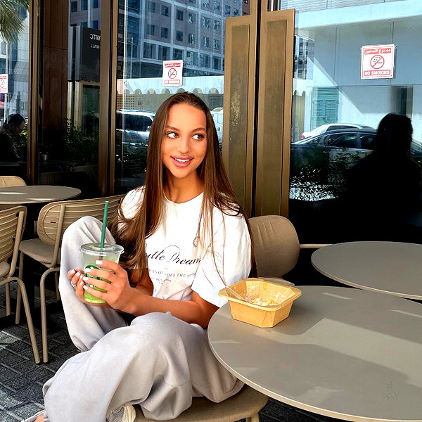 ariana_vomi instagram image archive image