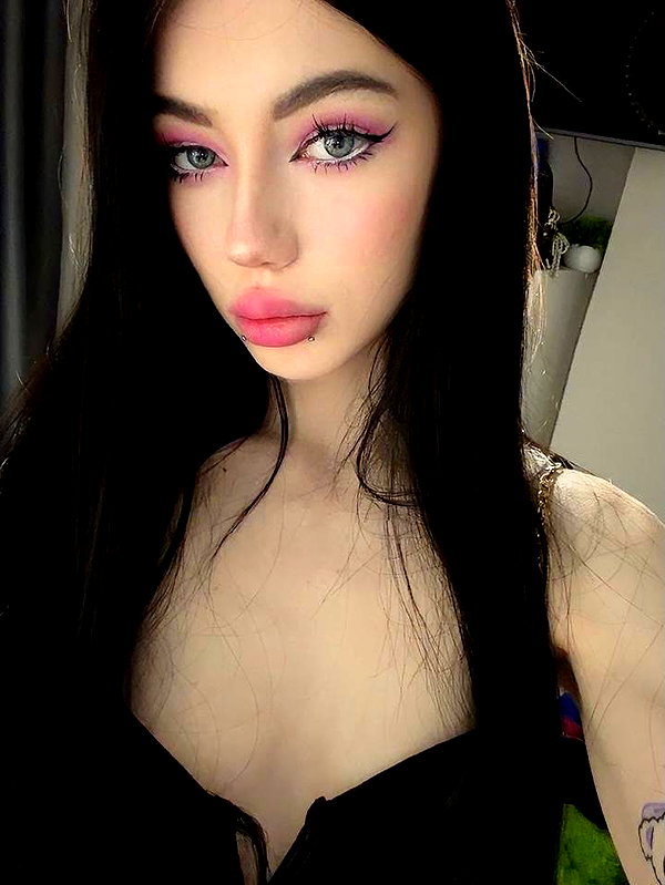 mia_goth2004 instagram image archive image