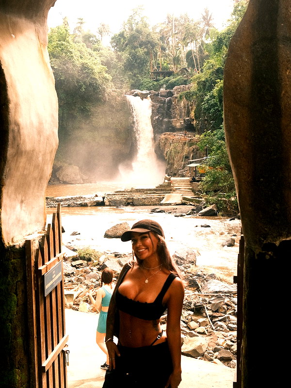 itshayleydavies instagram image archive image