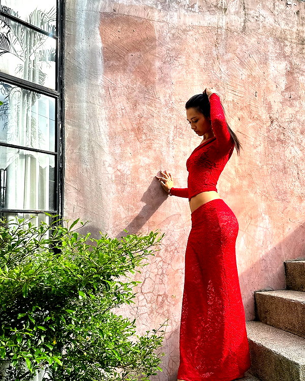 cait.knight instagram image archive image