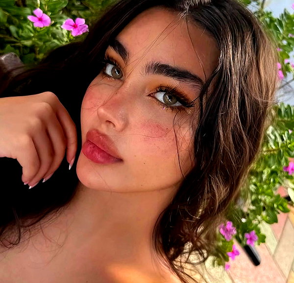 baddiesessence instagram image archive image