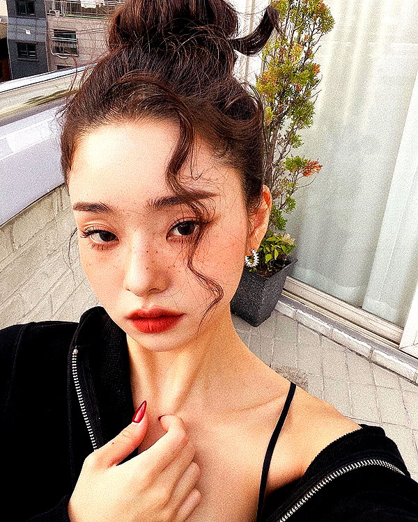 dear.zia instagram image archive image