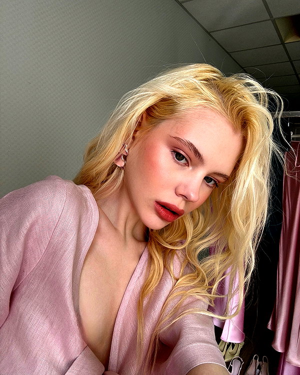 alisen.mari instagram image archive image