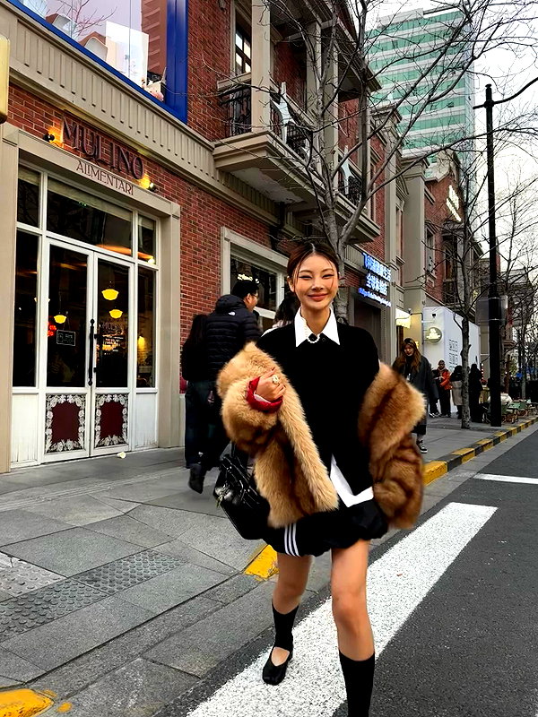 ll.lu1s instagram image archive image