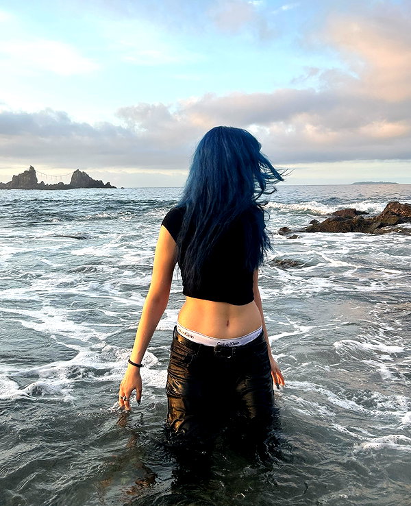 ayash.hila instagram image archive image