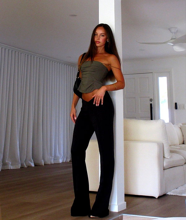olivia.mathers instagram image archive image