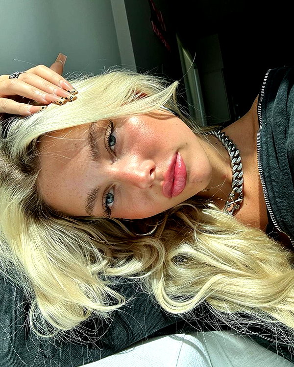 baddiesessence instagram image archive image