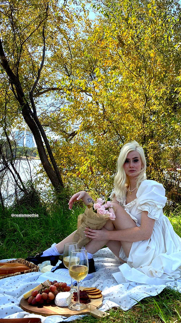 romi_henenson instagram image archive image
