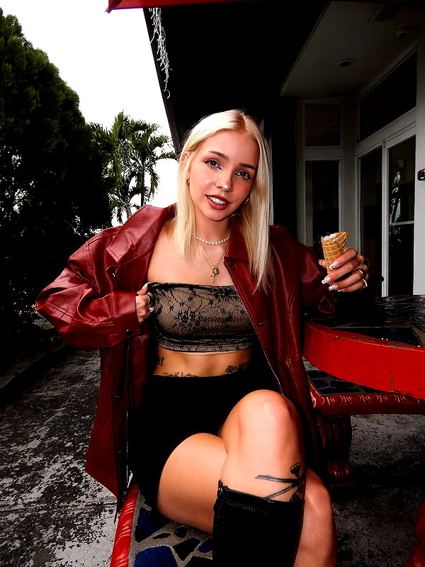 peachtoot.plz instagram image archive image