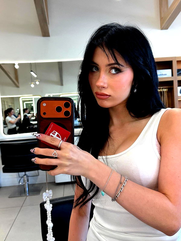 ellianawalmsley instagram image archive image