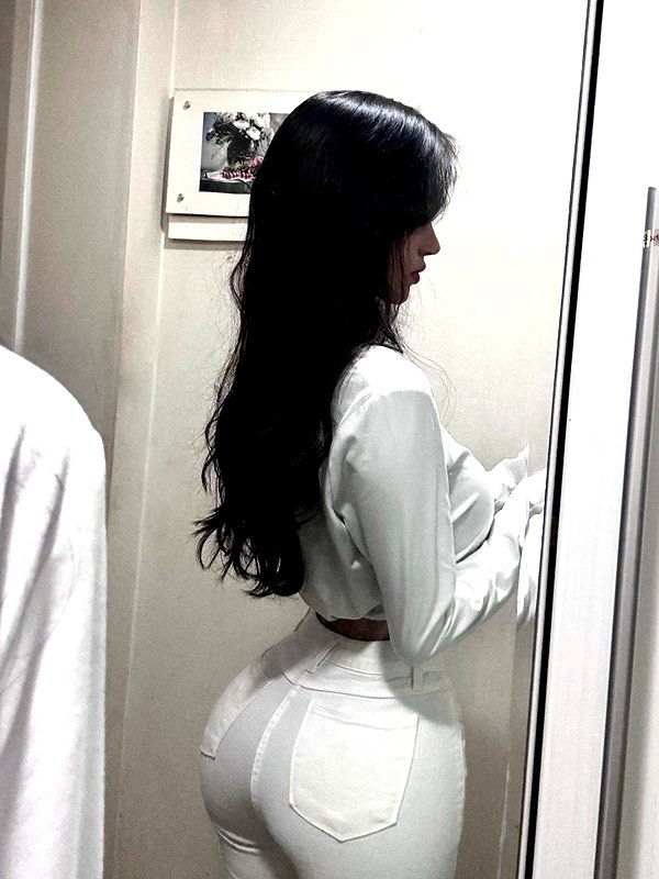 Archived image from @owol.xx on Instagram