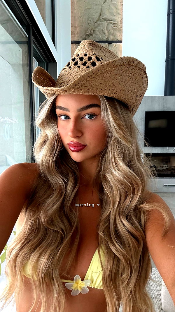 hollyjai archive image
