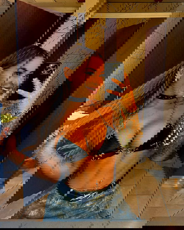 itshayleydavies itshayleydavies archive image