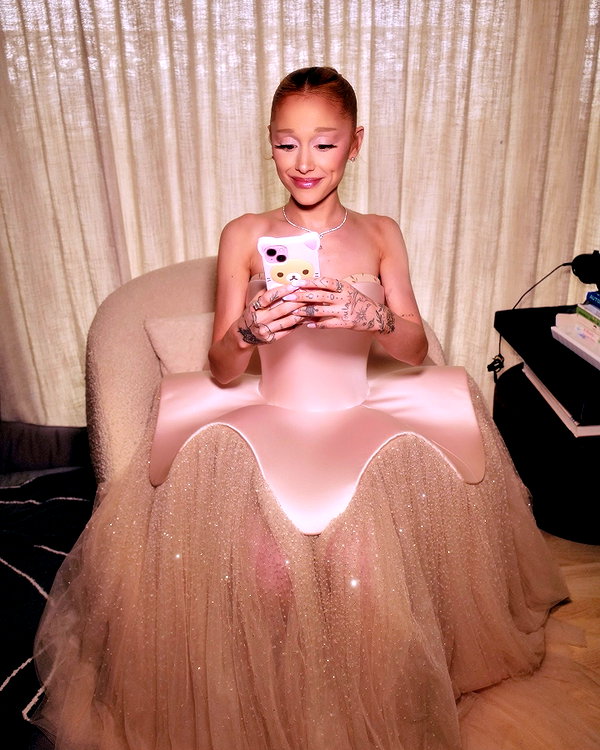 arianagrande instagram image archive image