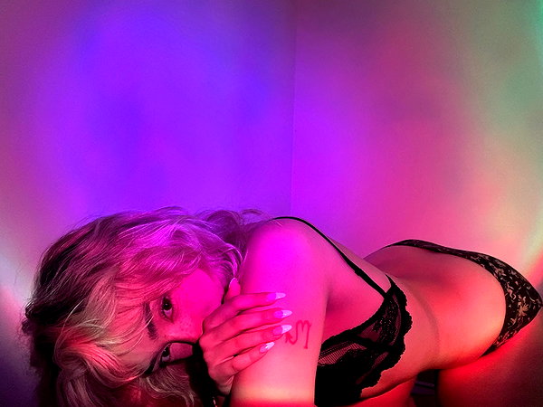 v.qx instagram image archive image