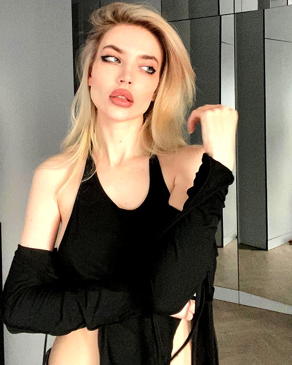 anya4everr instagram image archive image