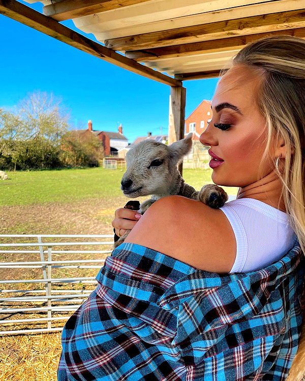 rhiannonbluee instagram image archive image