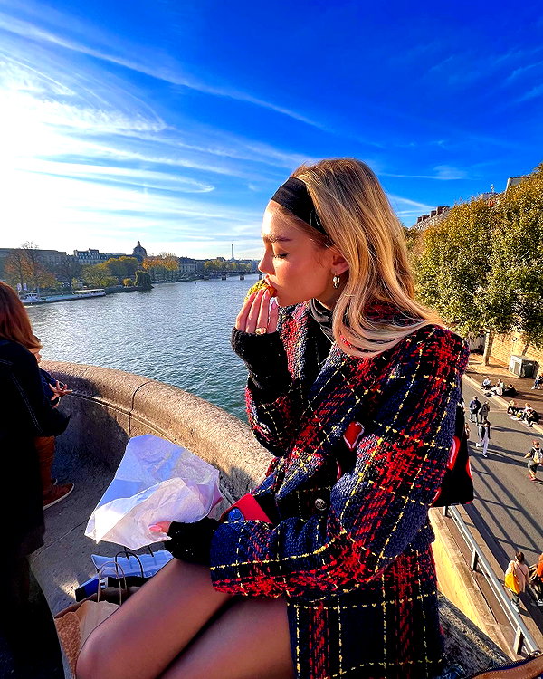 maya.keyy instagram image archive image