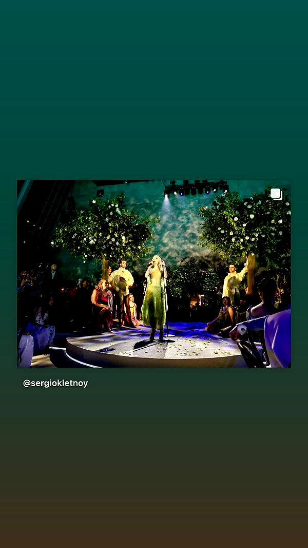 arianagrande instagram image archive image
