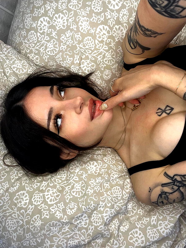 cata.leyah instagram image archive image