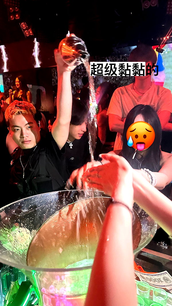 Archived image from @xiaoxinbue on Instagram