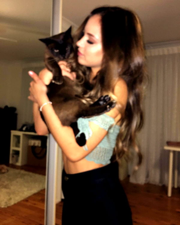 olivia.mathers instagram image archive image