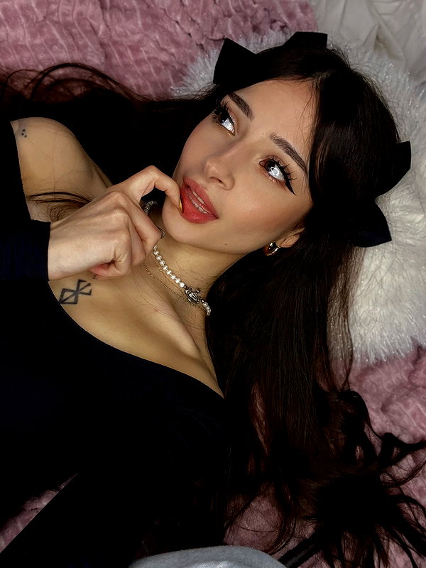 cata.leyah instagram image archive image