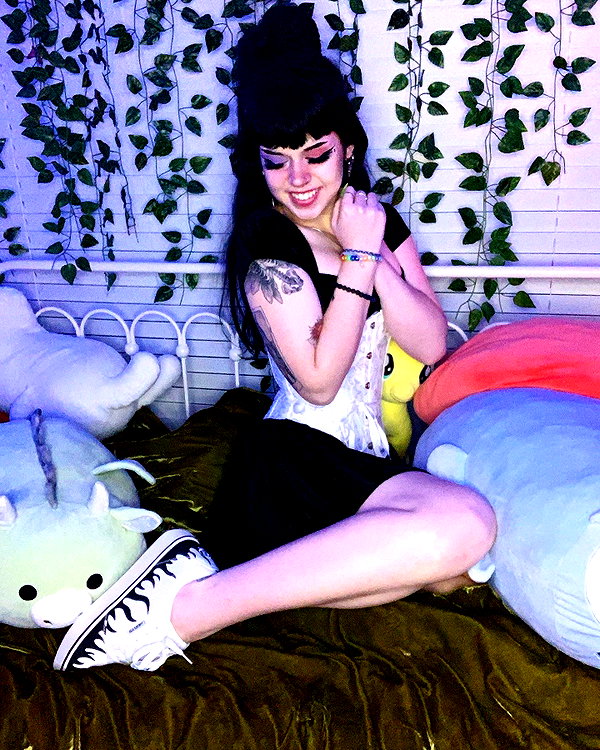 yeahimcaroline instagram image archive image