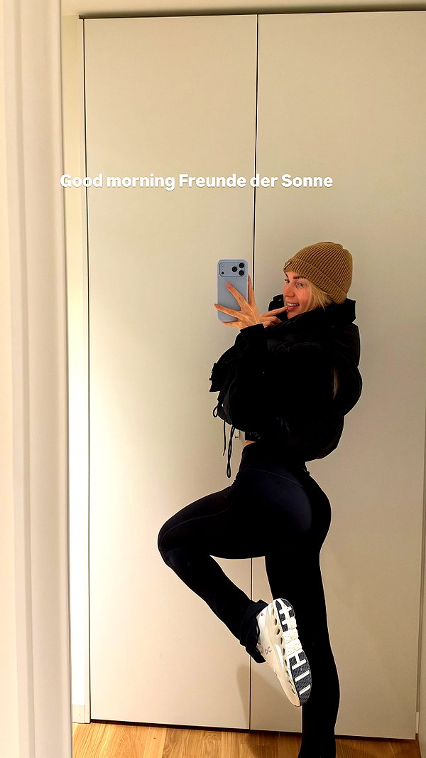 Archived image from @alexis.blond on Instagram