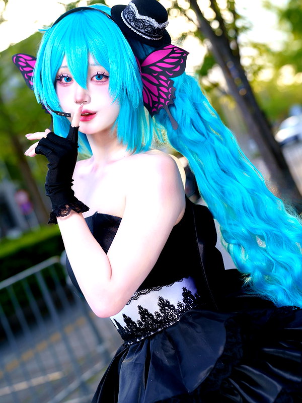purinn_cos instagram image archive image