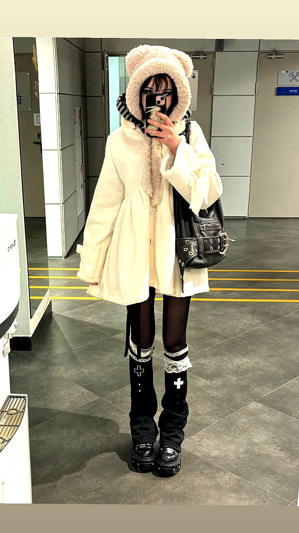 mie.llune instagram image archive image