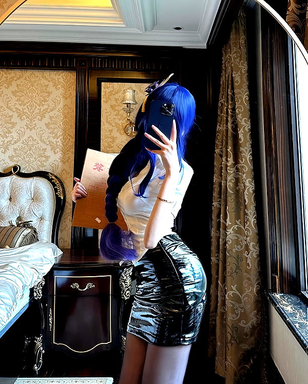 gallery_cosplayer instagram image archive image