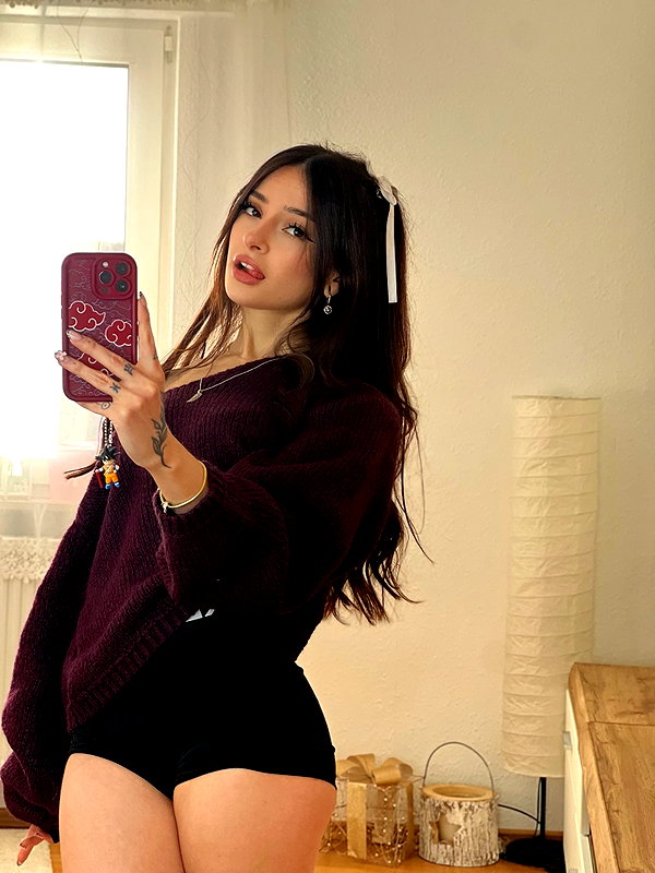 cata.leyah instagram image archive image