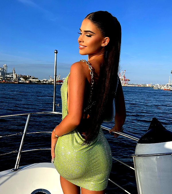leahhalton instagram image archive image