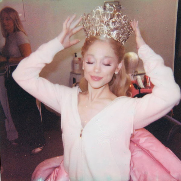 arianagrande instagram image archive image